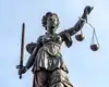 Dextra warum Rechtsschutz Justitia Statue Business