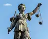 Dextra warum Rechtsschutz Justitia Statue Privat